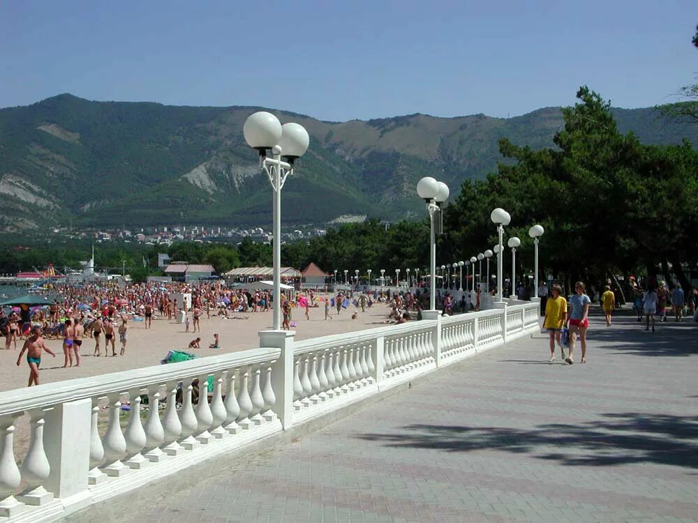 Время море набережная. Набережная алушты веб камера. Анапа набережная лето. Архипо-осиповка набережная. Набережная пляжа фрегат адлер.