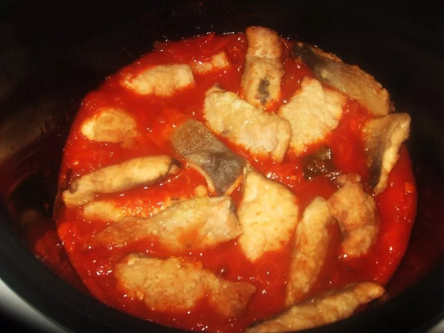 Горбуша запеченная в духовке. Горбуша с картофелем. Как приготовить сочную горбушу в мультиварке. Горбуша запеченная в мультиварке. Лосось на пару с овощами.