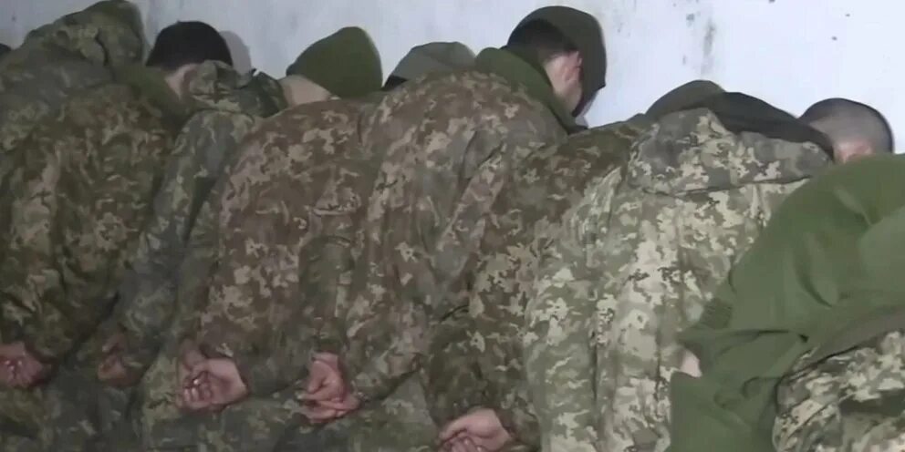 Был в украинском плену. Пленные украинские солдаты 2023. Пленение в мариуполе морпехов. Пленные украинские солдаты 2022. Пленные украинские солдаты 2022.
