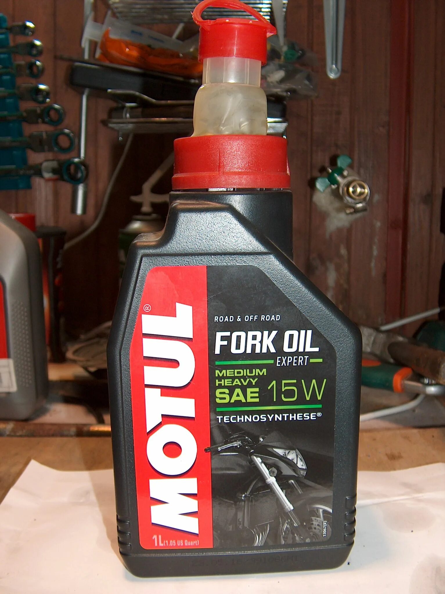 Motul fork Oil 15w. Motul fork Oil Expert. 105931 Motul. Motul fork Oil Expert Light 15w. Масло fork oil