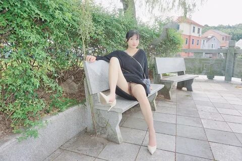 户 外 露 出 的 母 狗 