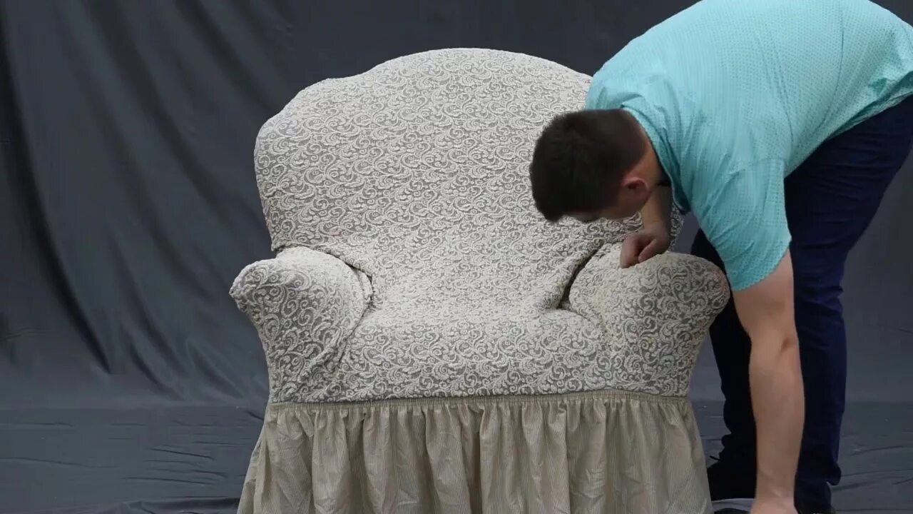 Защитный чехол на кресло. Одеть чехол на кресло видео. Одет как стул. Чехол на кресло универсальный. Одеть чехол на кресло видео.