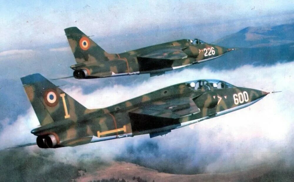 Iar 93b. Iar-93 румынский самолёт. иар 95 самолет румыния. iar 99. иар 95 самолет румыния ттх.