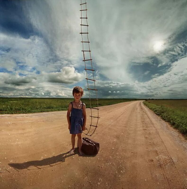 Добрые поступки. Помогать пожилым людям. Надо идти помогать. Надо идти помогать. Мальчик помогает.