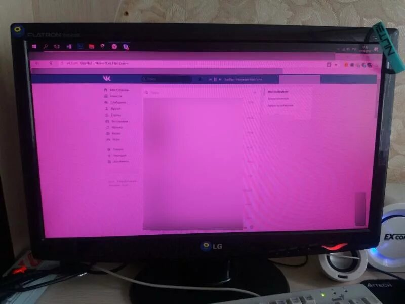 Розовый оттенок на мониторе. Розовый монитор для компьютера. Розовый экран ноутбука. Экран ноутбука стал розовым. Что делать если экран ноутбука стал