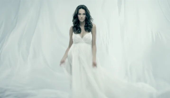 слава люди любят. слава - люди любят клип. песня славы люди любят. имя певицы клипа в свадебном платье. слава - люди любят обложка.