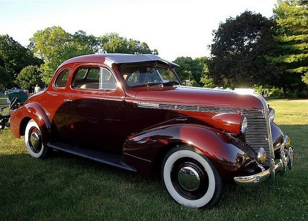 Отношение к раритету 10 букв первая б. Pontiac 1937. Pontiac Deluxe. Pontiac Coupe 1937. Pontiac 1939.