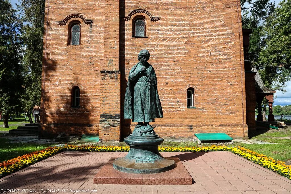 Царевич город. Углич памятник царевич дмитрию углич. памятник царевичу димитрию углич.