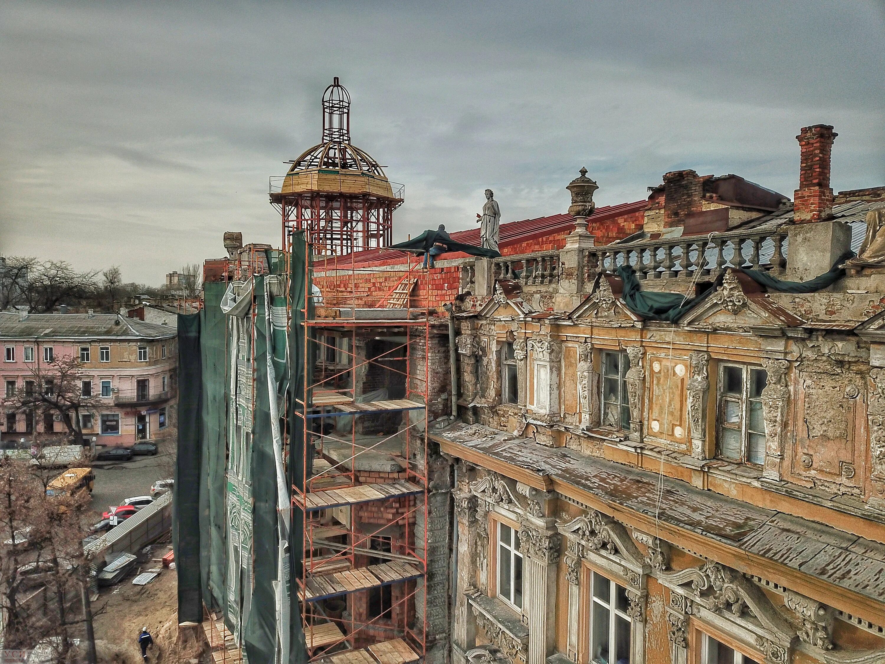 Реставратор зданий