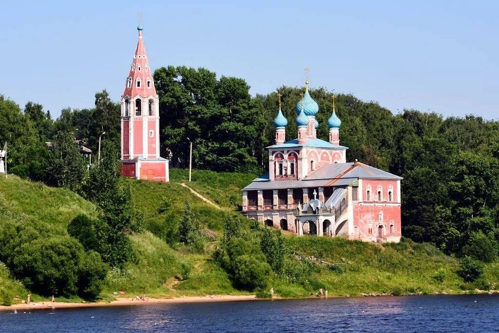 Тутаев романовская сторона достопримечательности. Тутаев волга. Казанская церковь тутаев волга. Город тутаев на волге. Тутаев правый бере.