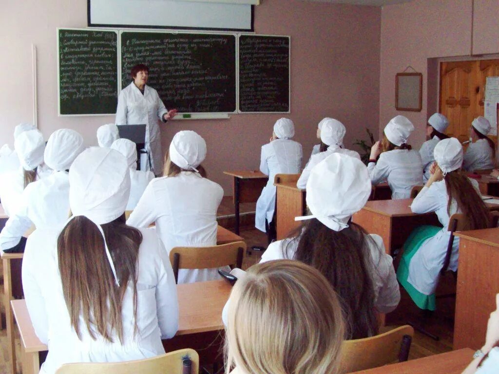 Учеба в медицинском колледже. Учеба в медицинском колледже. Студенты мед вуза. Психолог учебные заведения. Северо-кавказский медицинский университет ставрополь.