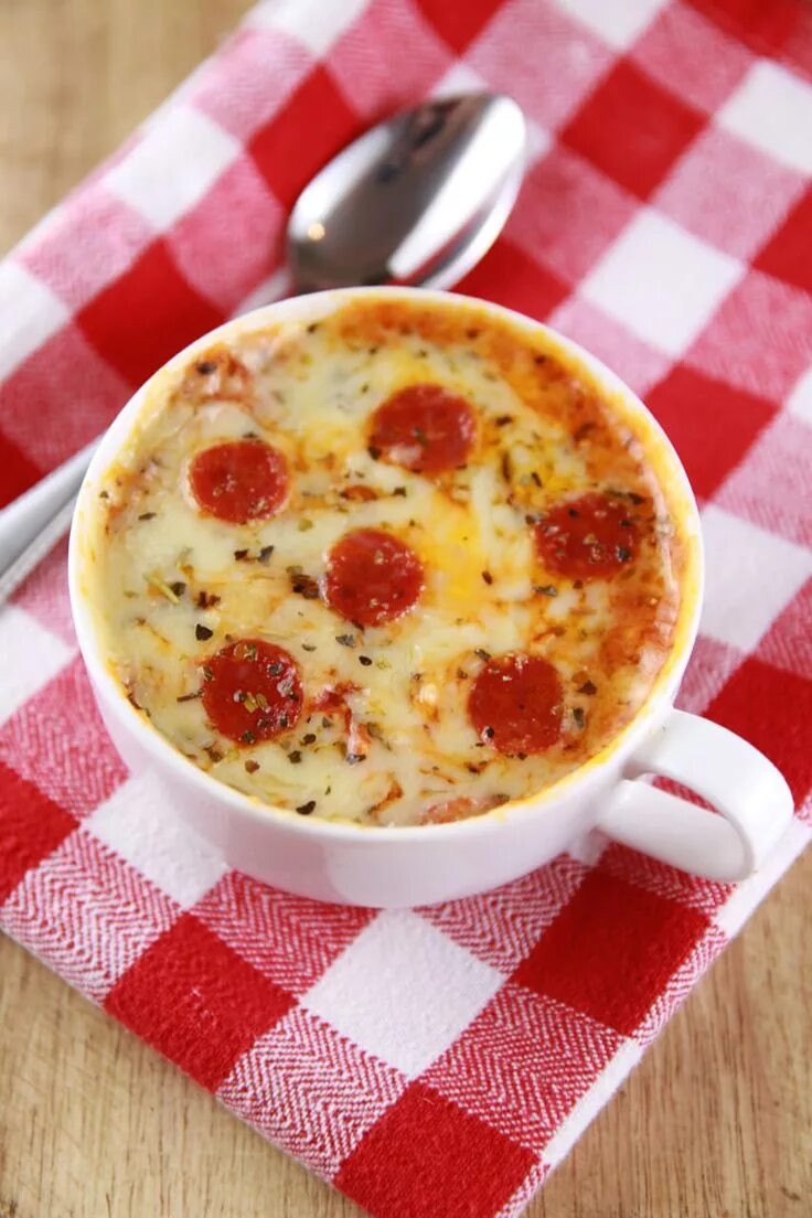 Вкусно за 15 минут. Пицца в кружке в микроволновке. вкусный завтрак. пицца в кружке за 5 минут. пицца в кружке в микроволновке за 5 минут.