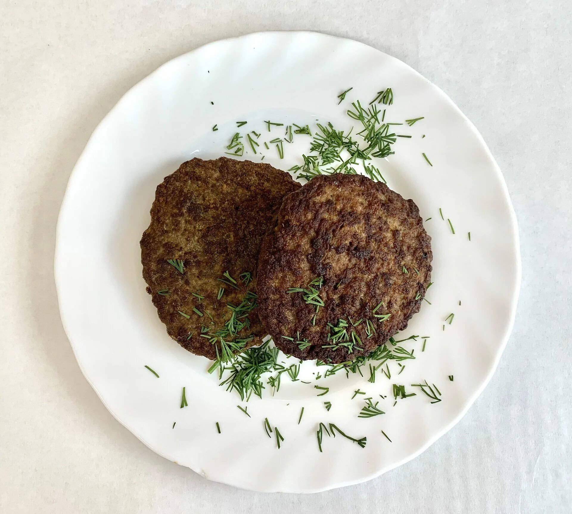 Печёночные оладьи из куриной печени. Печёночные оладьи из говяжьей печени. Печеночные котлеты. Котлеты с печенью.