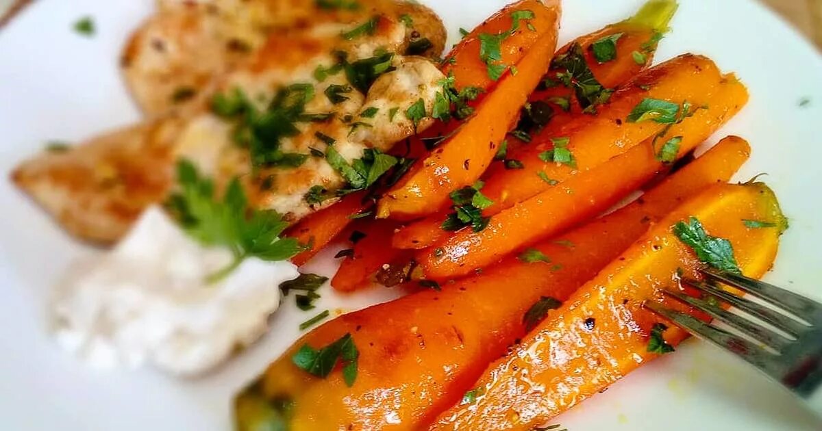 Запеченная морковь в духовке. Печеная морковь в духовке. Морковь. Морковный гарнир. Красивые блюда из моркови.