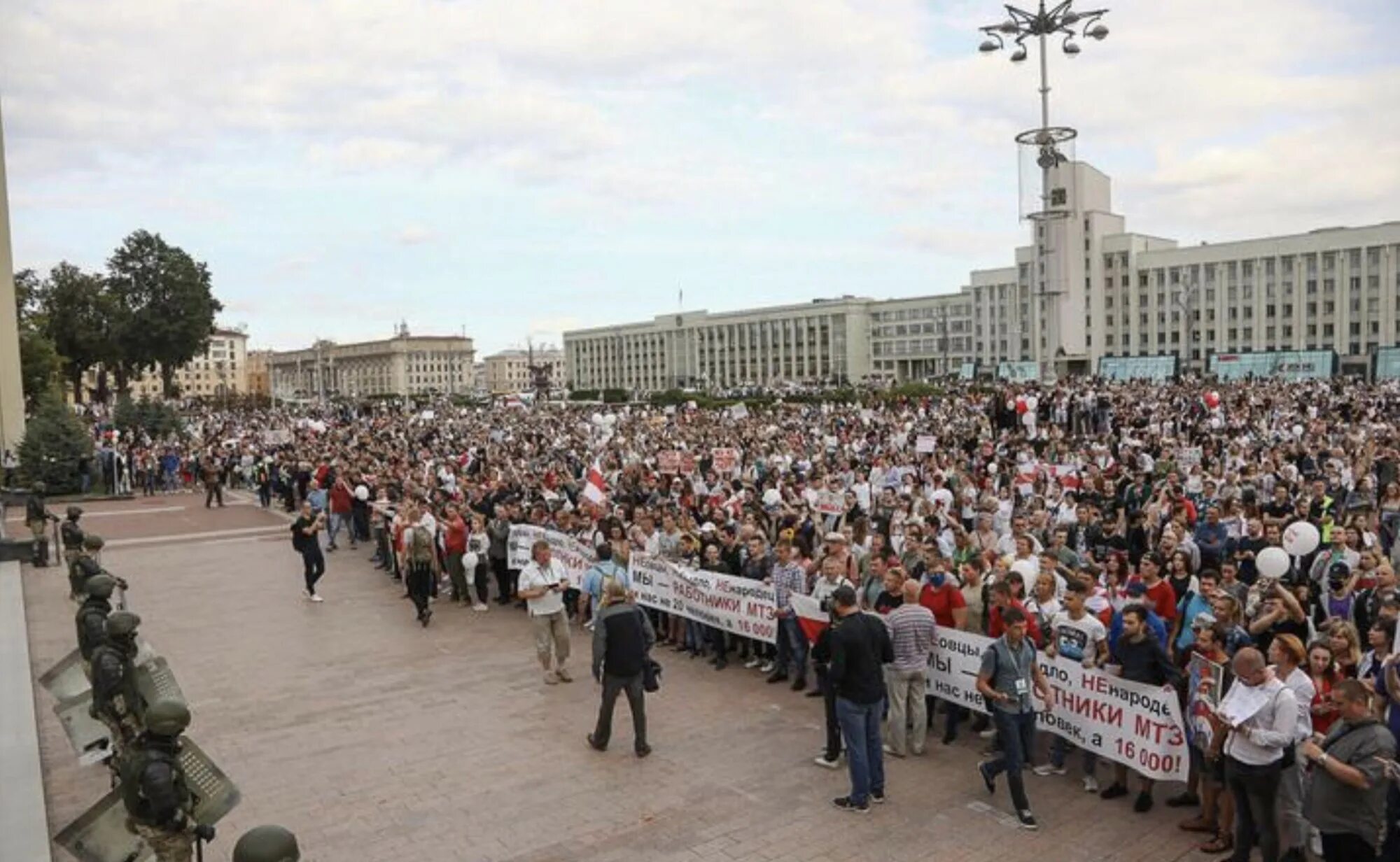 Митинги в белоруссии. Минск площадь независимости митинг. Майдан в Беларуси в дом правительства. Митинги в Беларуси 2020. Митинги на площади Незалежности.