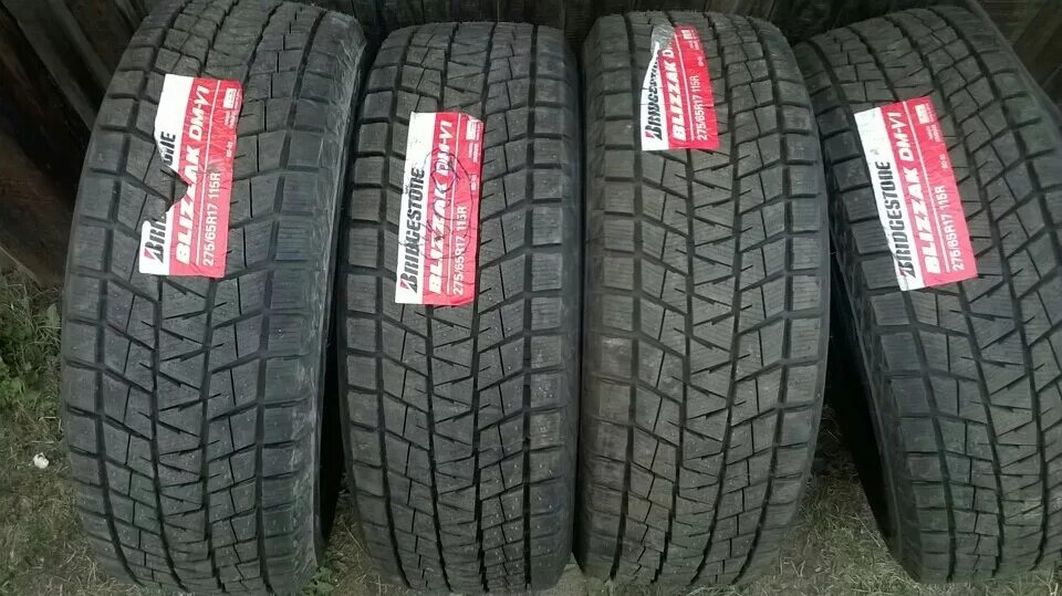 Купить резину двести. Bridgestone Blizzak DM-v1. 275/65 R17 Bridgestone Blizzak DM-v1. Резина Бриджстоун Blizzak DM v1. Бриджстоун близак DM-v1.