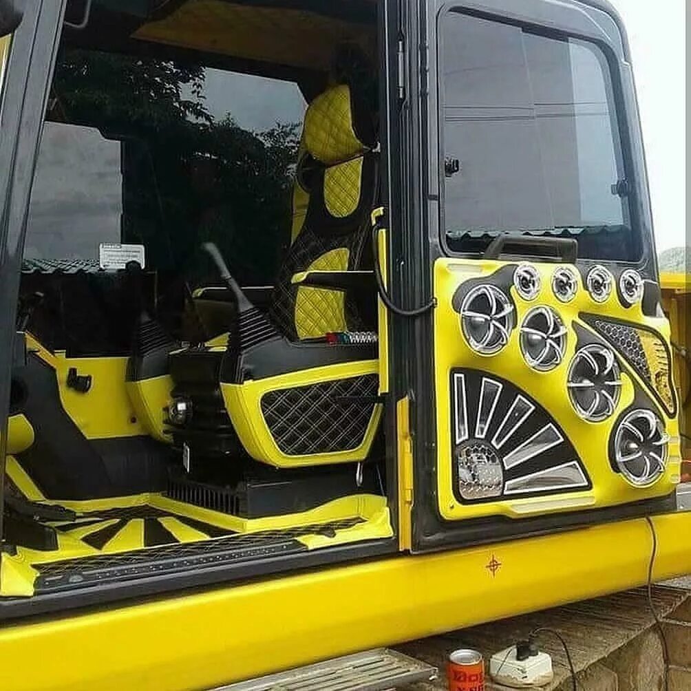 Шторки на JCB 3cx. JCB 205 экскаватор кабина. Кабина JCB 3cx. Кабина экскаватора JCB 210. Салон экскаватора