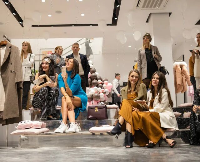 12 storeez магазин екатеринбург. 12 storeez столешников переулок. 12 сториз екатеринбург. 12 сториз екатеринбург. 12 сториз екатеринбург.