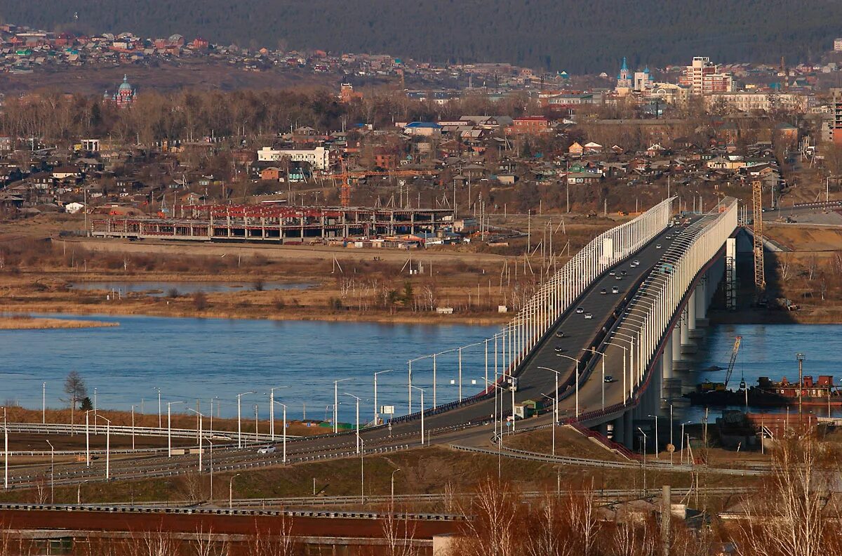 Левый берег иркутск. Берег ангары Иркутск. Иркутный мост в Иркутске. Река Ангара Иркутск. Новый мост Иркутск.