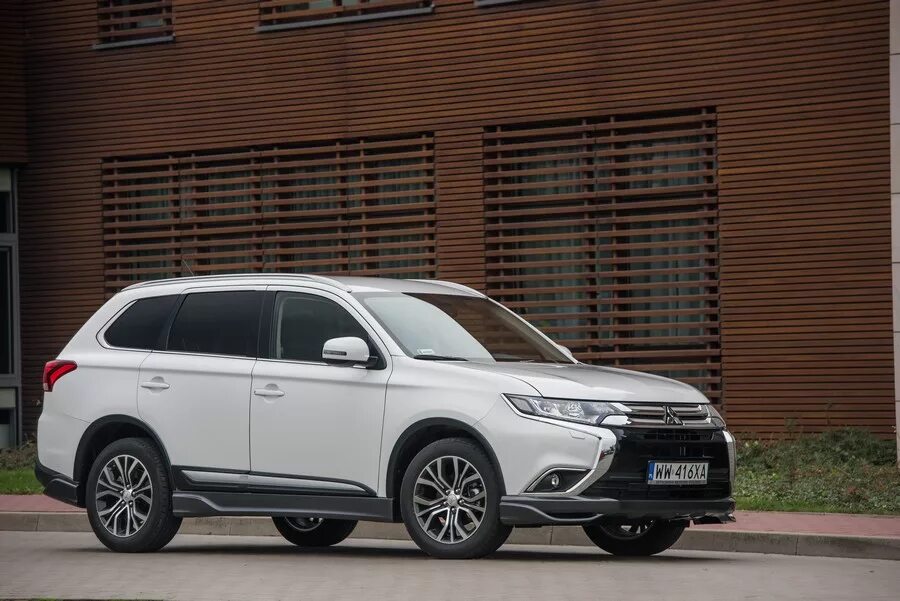 Outlander 2016. Аутлендер 2015-2018. Mitsubishi Outlander 2016. Мицубиси Аутлендер 2016. Митсубиси аутлендер 3 2016