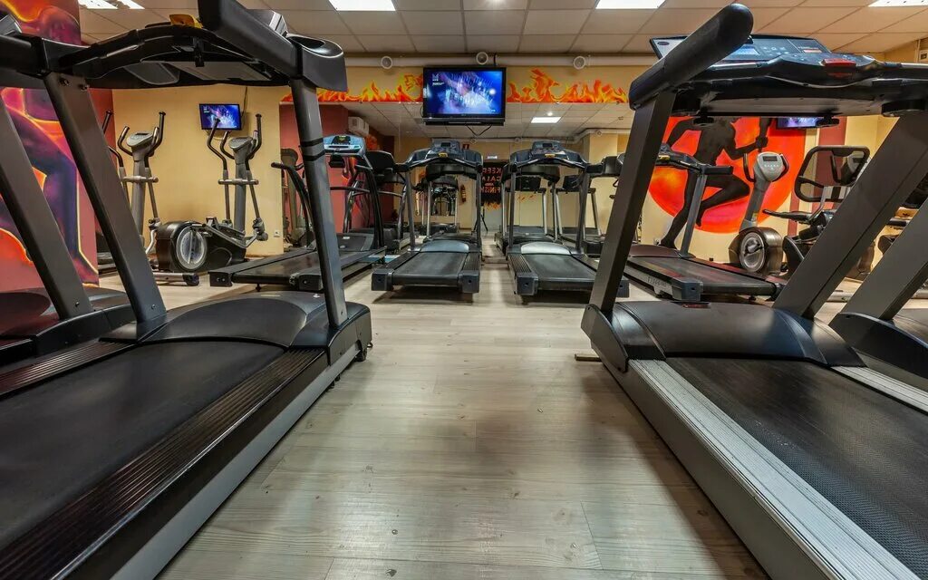 Спарта фитнес клуб спб. Спарта фитнес измайлово. спарта волгоград тренажерный зал. спарта фитнес беломорская. спортзал новая спарта.