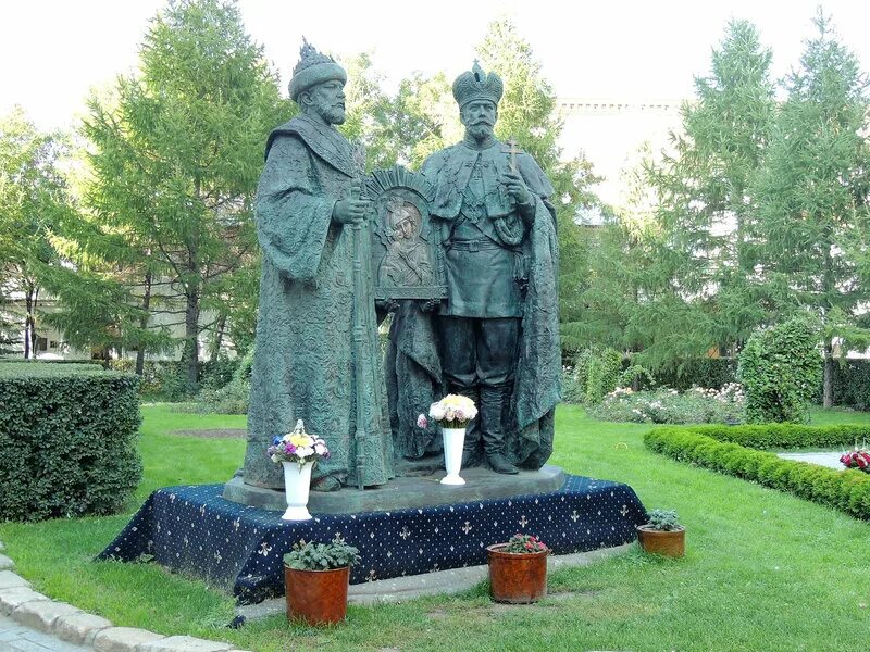 Памятник царскому. Новоспасский монастырь памятник романовым. новоспасский монастырь памятник николай 2. памятник михаилу федоровичу. памятник 400 летию династии романовых.новоспасский монастырь.