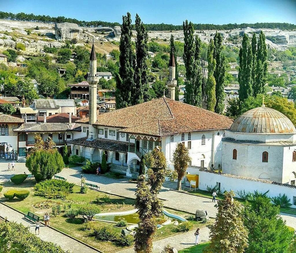 Бахчисарайский город. Бахчисарай Турция. Бахчисарай. Ханский дворец. Бахчисарай Крым достопримечательности. Центр Бахчисарая исторический.