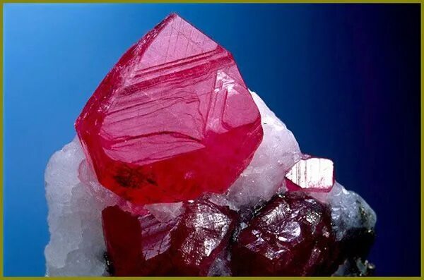 Как выглядит яхонтовый цвет Pin by Irina Khizhina on 8 Stones and crystals, Minerals and gemstones, Gems and