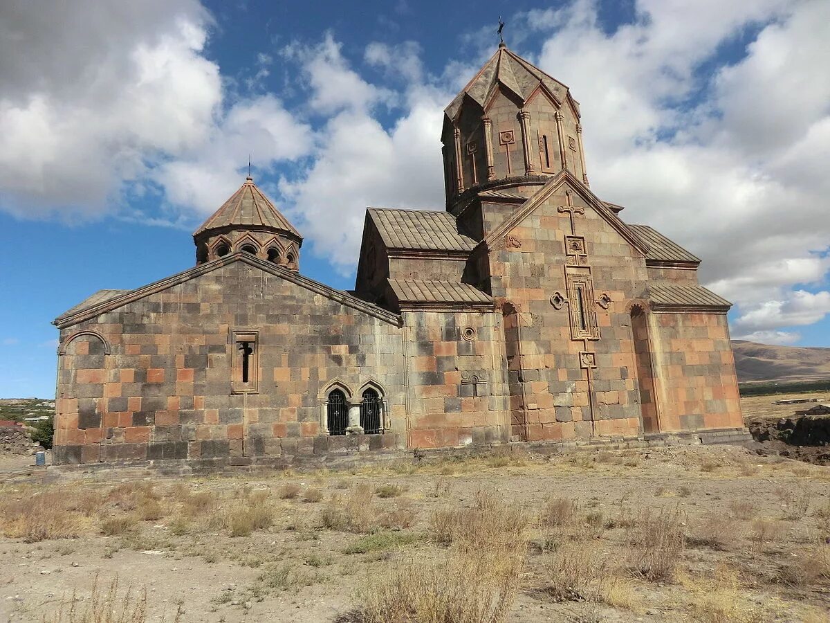 Церковь ованаванк. Ованаванк монастырь армения. Монастырь сагмосаванк. Монастырь ованаванк. Оганаванк монастырь армения.