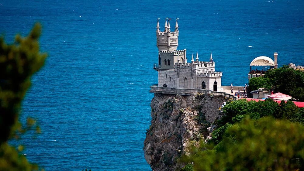 Ласточкино населенный пункт. Крым ялта ласточкино гнездо. черное море крым ласточкино гнездо. южный берег крыма ласточкино гнездо. алупка ласточкино гнездо.