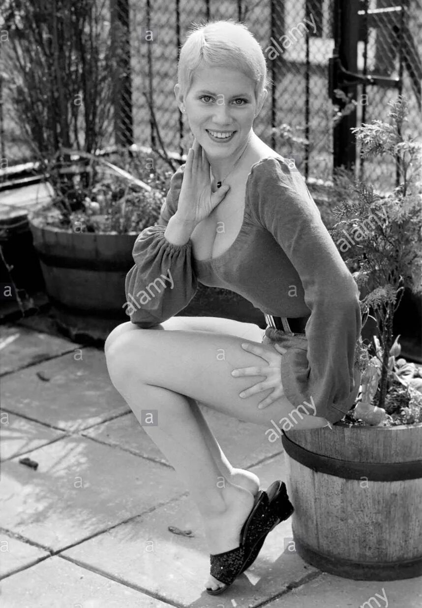 Энни белл фото. Анни бель фильмы. Annie belle knithouse. Анни бель. Эммануэль королева страсти фильм 1980.