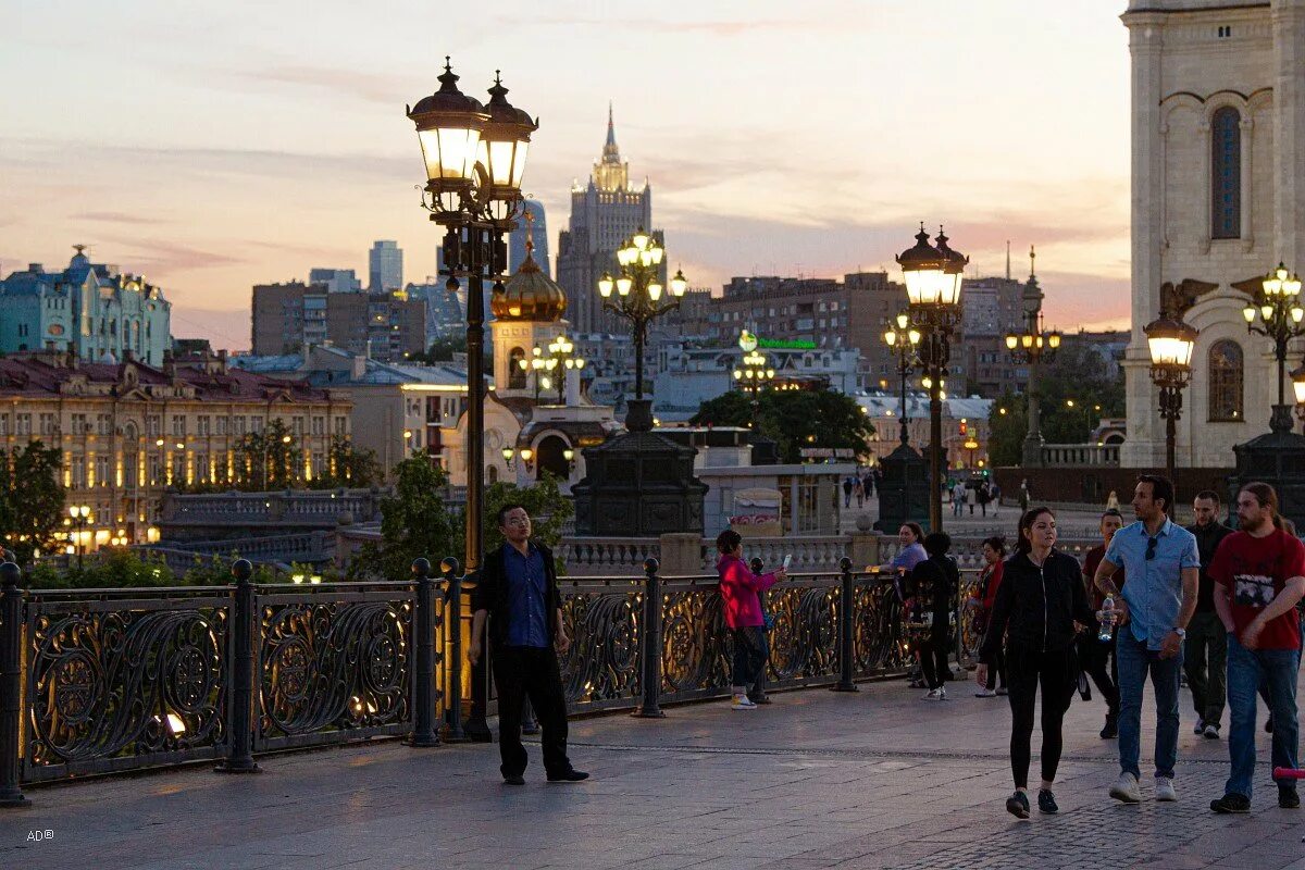 Куда погулять в москве завтра. Вечерняя Москва. Улицы Москвы. Улицы Москвы летом. Прогулки по вечерней Москве.