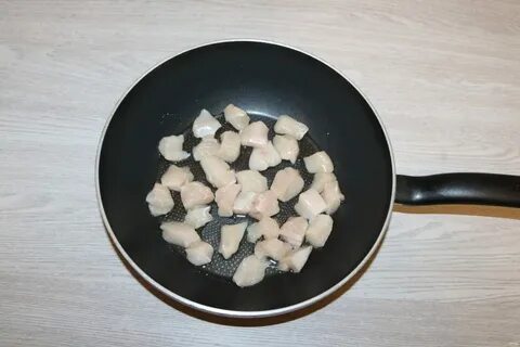 Куриное филе с гречкой на сковороде