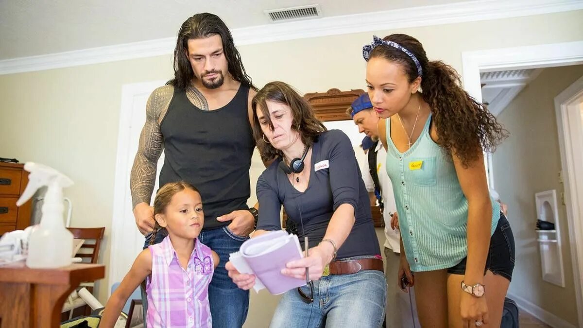 We see him before. Roman Reigns Family. Джоэль Аноаи. Roman Reigns с дочкой. Roman Reigns жена и дети.