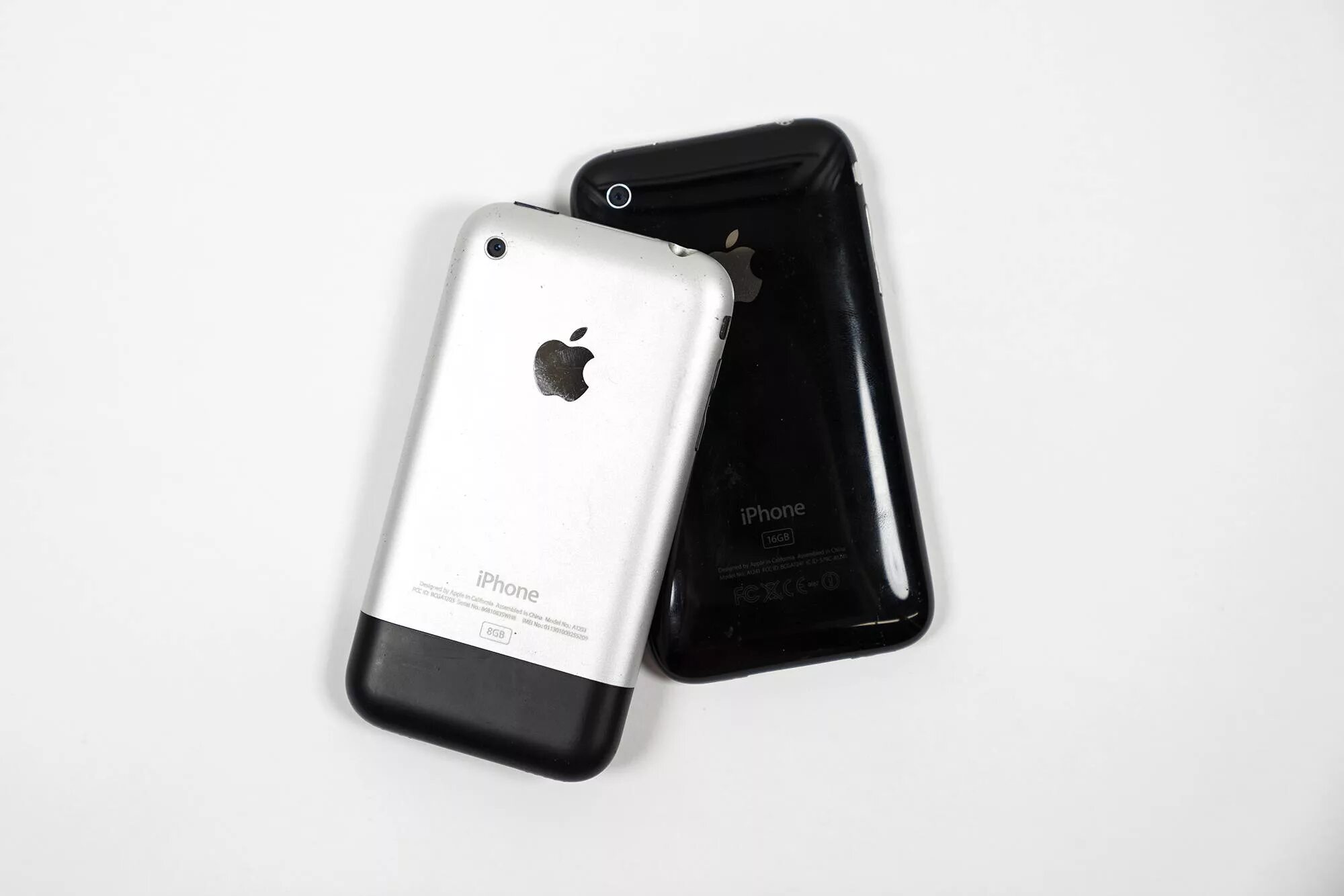 Первый iphone год выпуска. Iphone 2g и 3g. Iphone 3g 8gb. Самый первый айфон iphone 2g. Айфон 3g год.