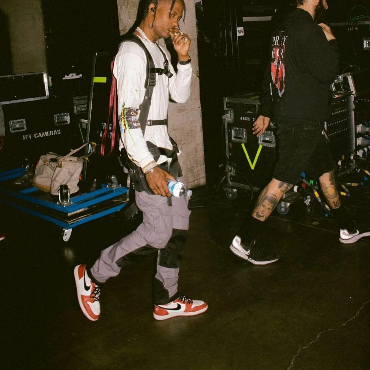 Travis scott og. Nike Air Jordan 1 Travis Scott Chicago. Jordan 1 Travis Scott Трэвис Скотт. Air Jordan Трэвис Скотт. Джорданы 1 Travis Scott.