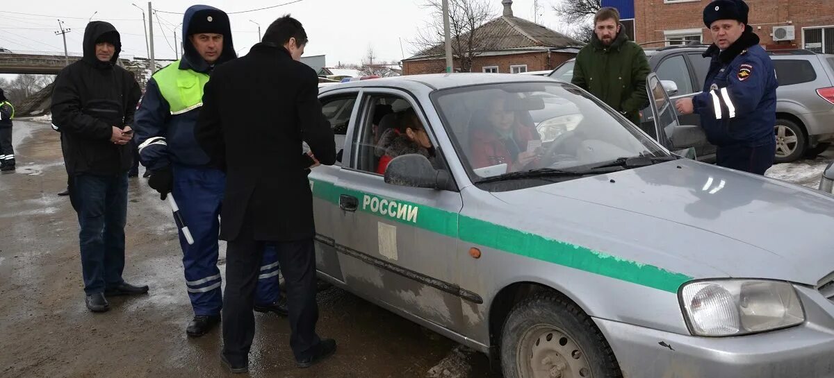 Полиция сальск. Мисюра Сальск ДПС. Сотрудники ДПС Сальск. Сотрудники ГИБДД Сальск. Рейд ГИБДД И приставов.