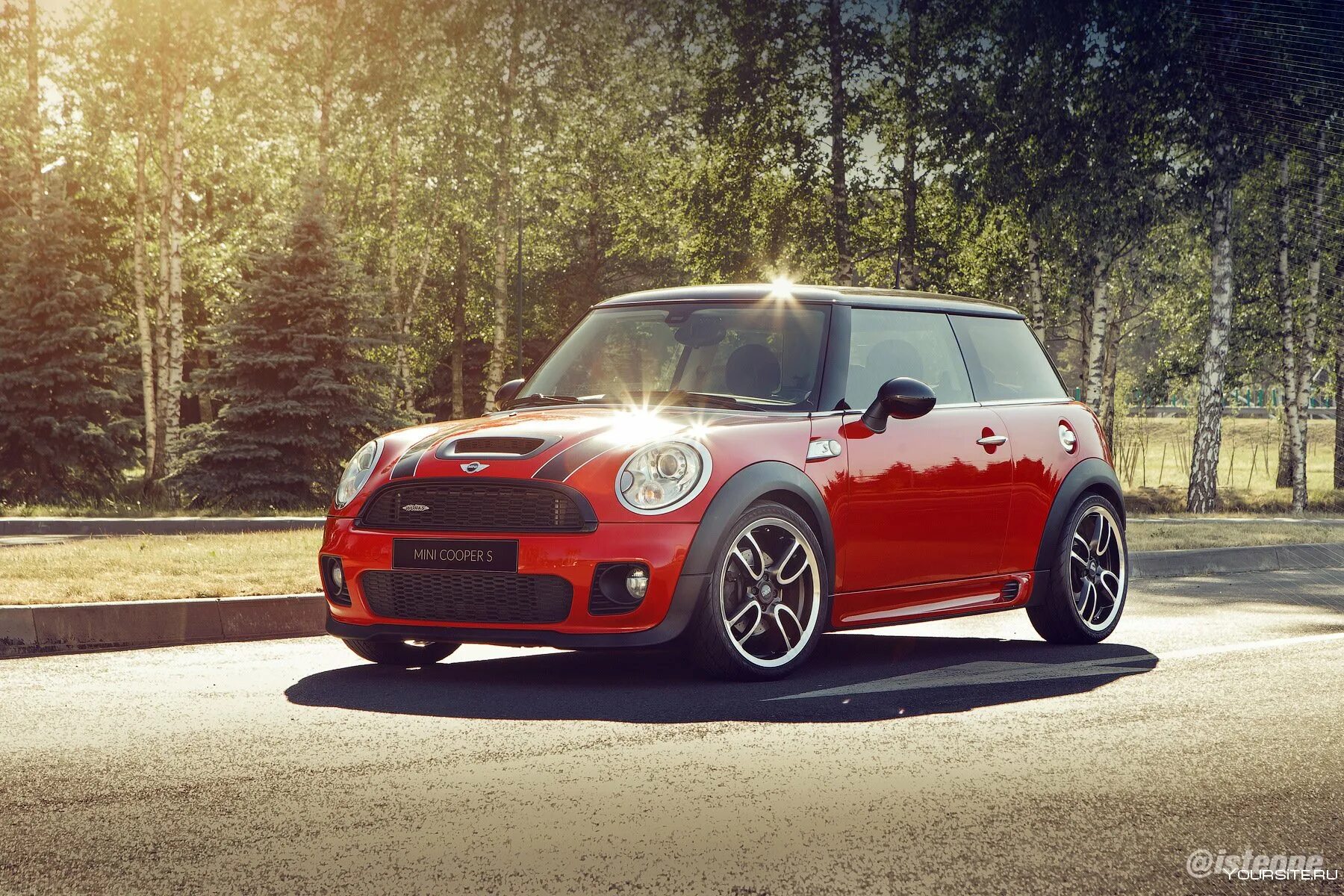 Мини купер дубровский. Мини Купер. Мини Купер красный. Mini Cooper JCW 2008. Mini Cooper s JCW.