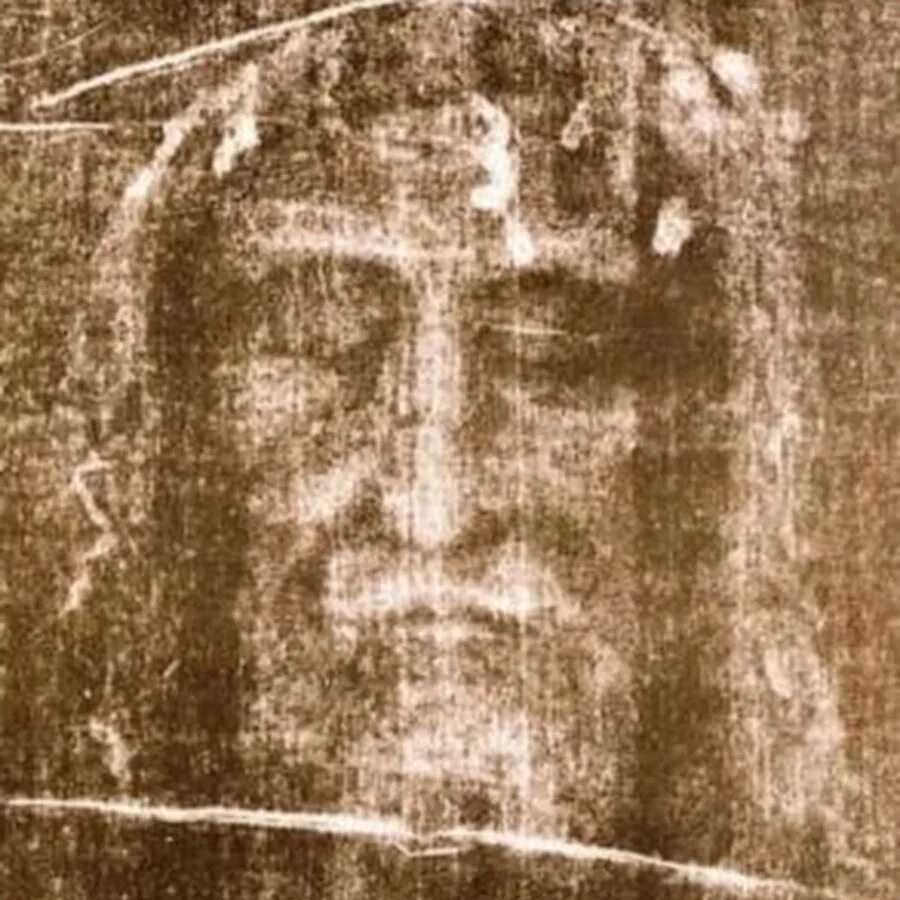 Лицо войны сальвадор дали оригинал картина. Дало лик. Сальвадор дали картины лицо войны. Иисус христос портрет с туринской плащаницы. Дали сальвадор сюрреализм лицо войны.