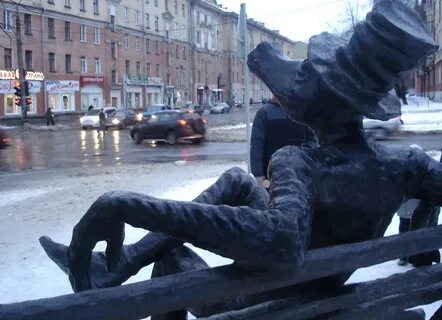 Памятник крокодилу