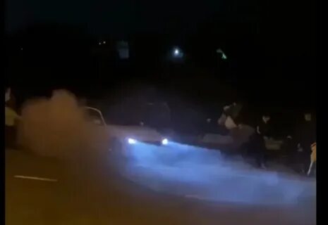 В мексике заехал в толпу феминисток