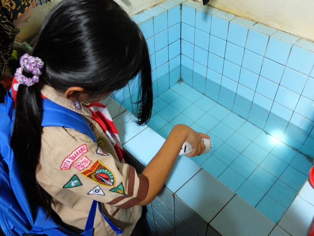 Bocil di wc. Bocil di wc