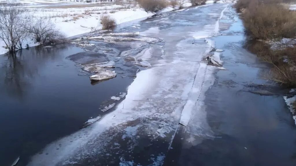 Паводок в вологодской области на сегодня. Река Шограш Вологда. Весеннее половодье. Весенний паводок фото. Затор воды.