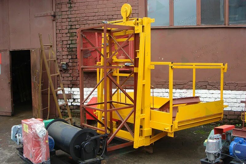 Haulotte h18sx. Пмг-500 строительный подъемник. Подъемник строительный м. Подъемник строительный м. Подъемник мачтовый пмг-1500.