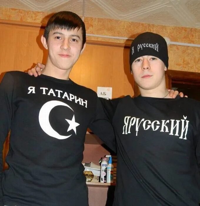 Татарин надпись. Осторожно ингуш. Я русский татарин лакец. Кавказ демотиваторы. Я русский татарин лакец.