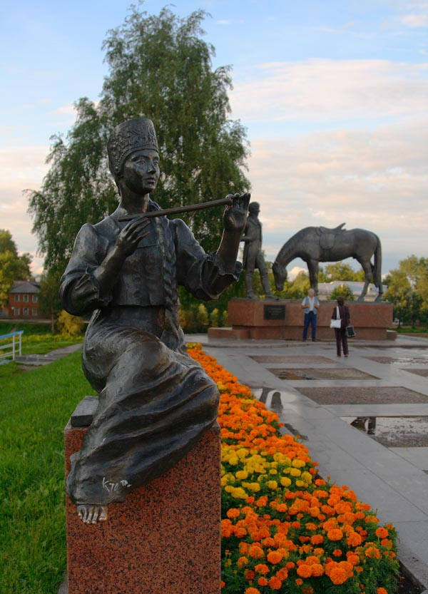 скульптор вячеслав клыков памятники. клыков скульптуры. клыков вячеслав михайлович скульптуры. памятник батюшкову в вологде. скульптор вячеслав клыков памятники.