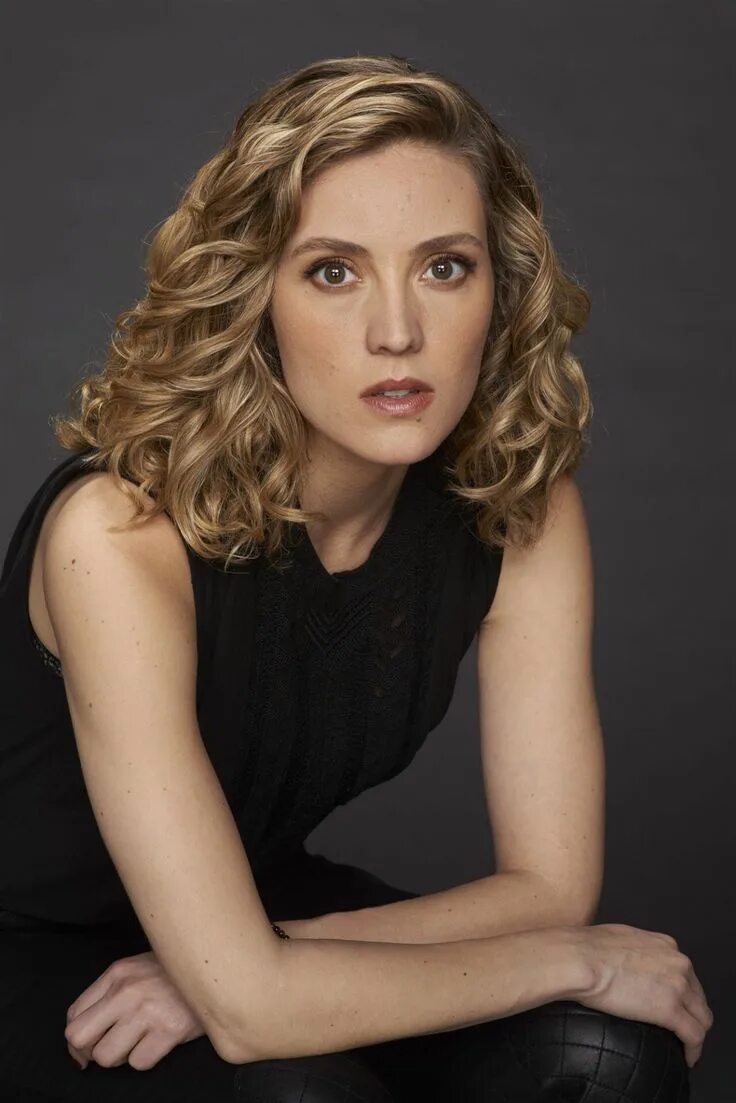 Эвелин брошу. Эвелин брошу Evelyne Brochu. Дельфина Кормье темное дитя. Темное дитя дельфина.