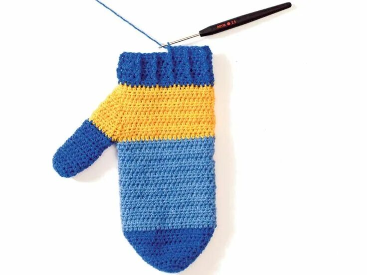 Вязаные рукавички крючком. Варежки крючком. вязание крючком варежки. вязание варежек крючком. вязание рукавиц крючком.