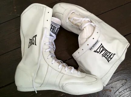 Белые боксерки