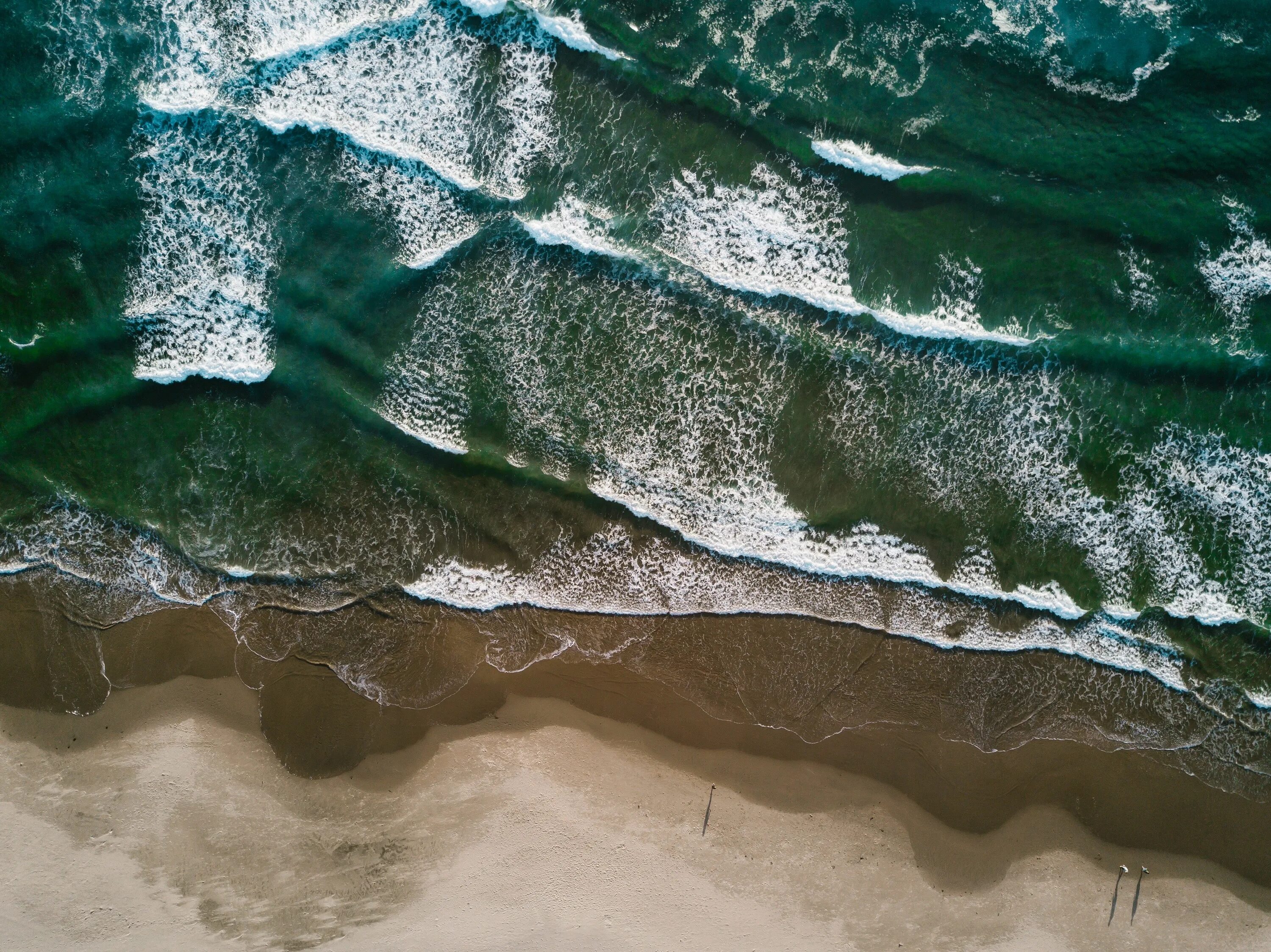 А жизнь мутная вода волна. Море вид сверху. Море волны сверху. Океан вид сверху. Вода сверху.